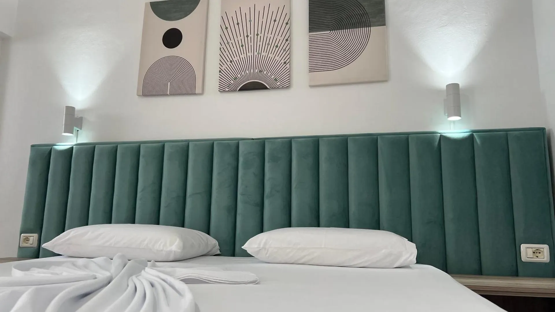 ***  Hotel Floga Shkodër Albánie