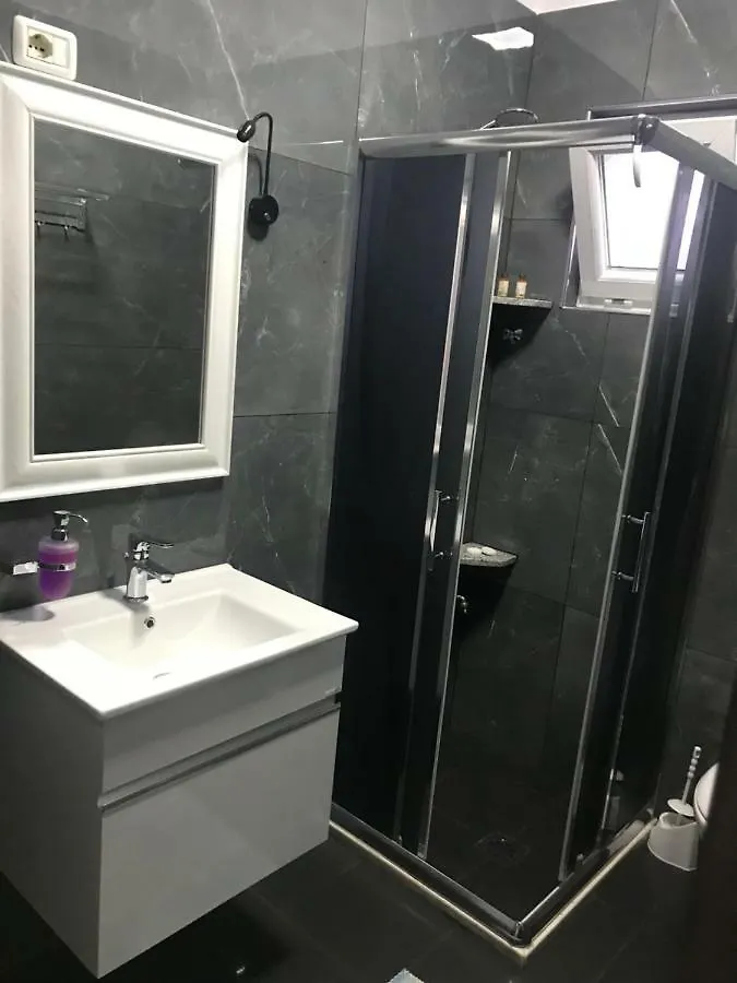 ***  Hotel Floga Shkodër Albánie